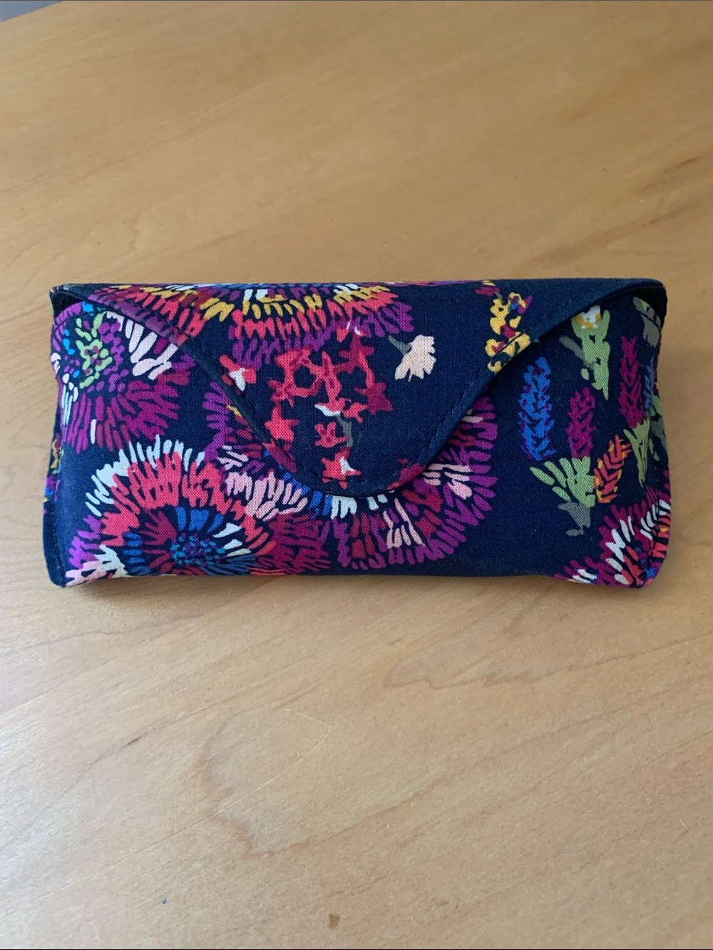 Vera Bradley- Hard Shell Sunglass Case
